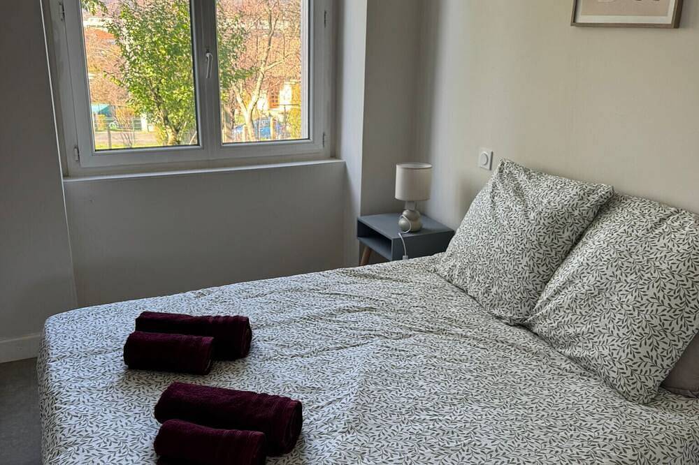 Entire apartment, Le Logis Le Pagnon - 1 room in Brive-la-Gaillarde, Brive-la-Gaillarde region