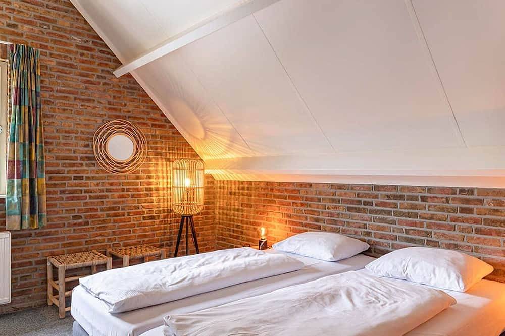 Wunderbares alleinstehendes Ferienhaus für 16 Leute mit  W-Lan, Tv und Terrasse in Losser, Twente