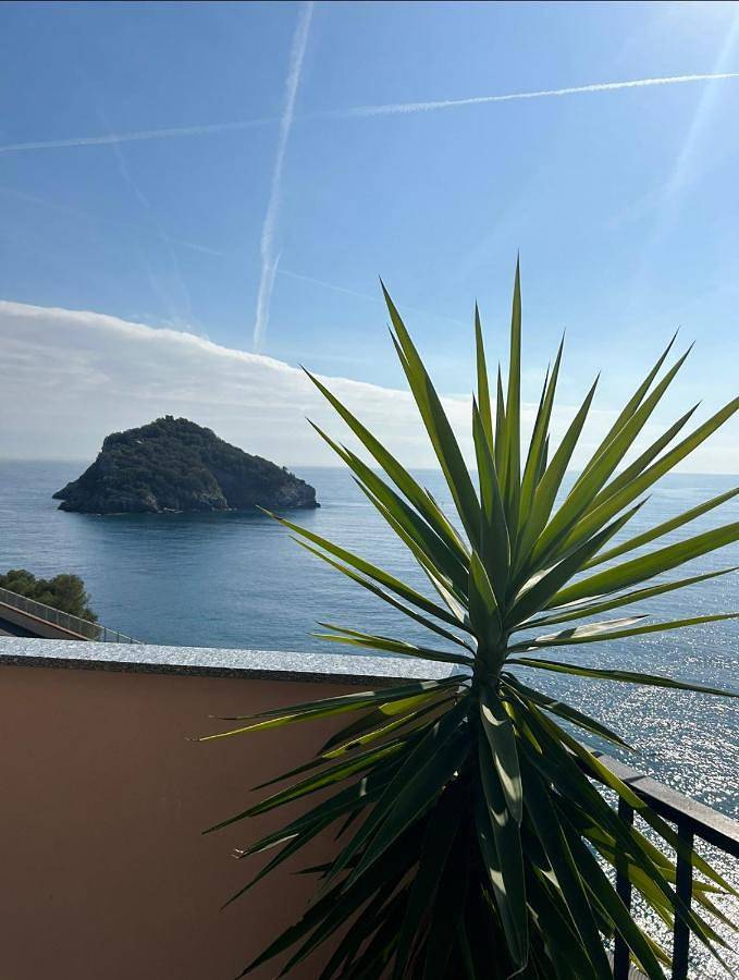 Ferienwohnung für 4 Personen, mit Balkon und Terrasse sowie Ausblick in Bergeggi