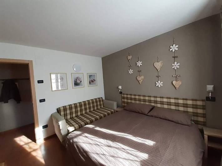 Gîte pour 4 personnes, avec terrasse ainsi que vue et jardin, animaux acceptés à Malè - 3