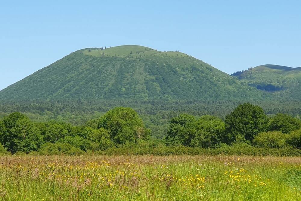 Gite Le Côme  8/10 Pers.. Proche  Vulcania , Lemptegy et Puy de Dôme in Saint-Ours, Parc naturel régional des Volcans d'Auvergne