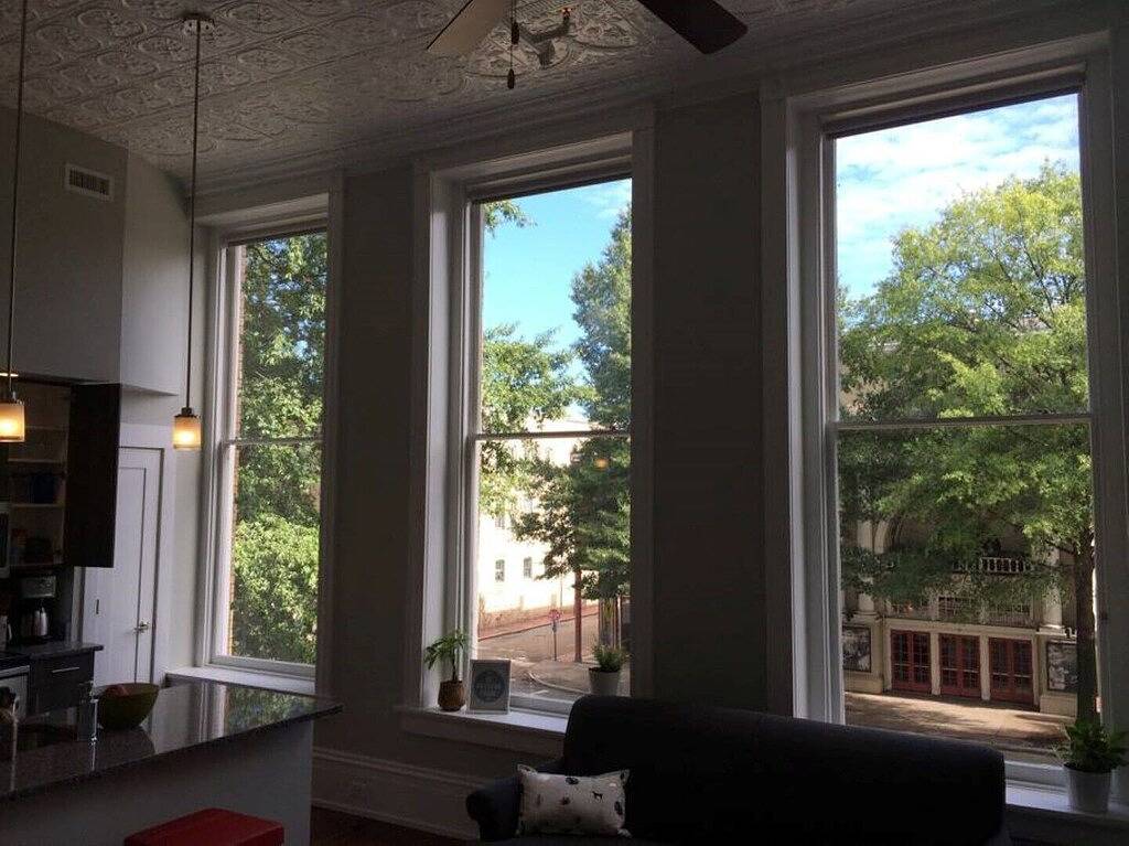 Ganze Wohnung, Suite mit Kingsize-Bett im Arts District - neu renoviertes Gebäude in der Innenstadt in Richmond, Virginia