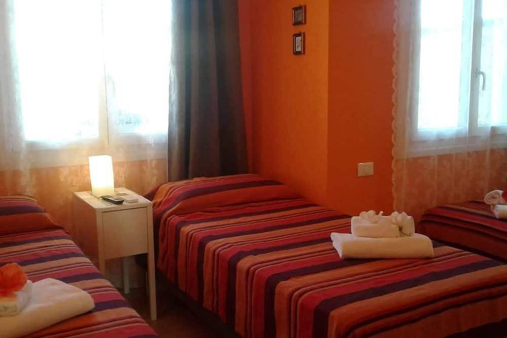 Casacilla, moderne Doppelhaushälfte mit Aussicht und Garten in Capitana, Cagliari Provinz