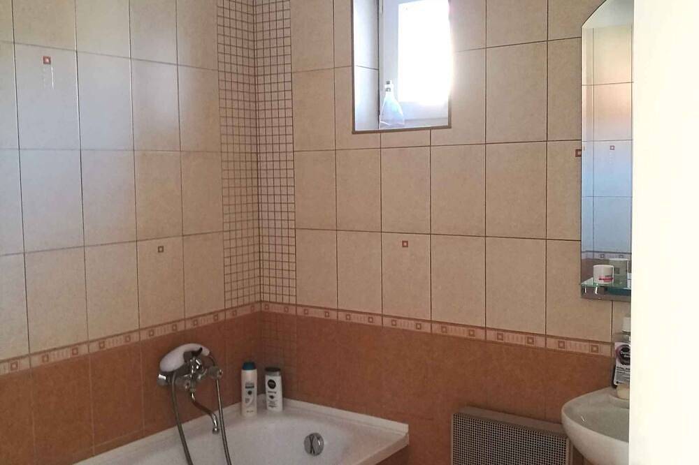 Apartamento entero, Apartamento vacacional con una gran terraza y vista a las montañas in Csopak, Balatonfüredi járás