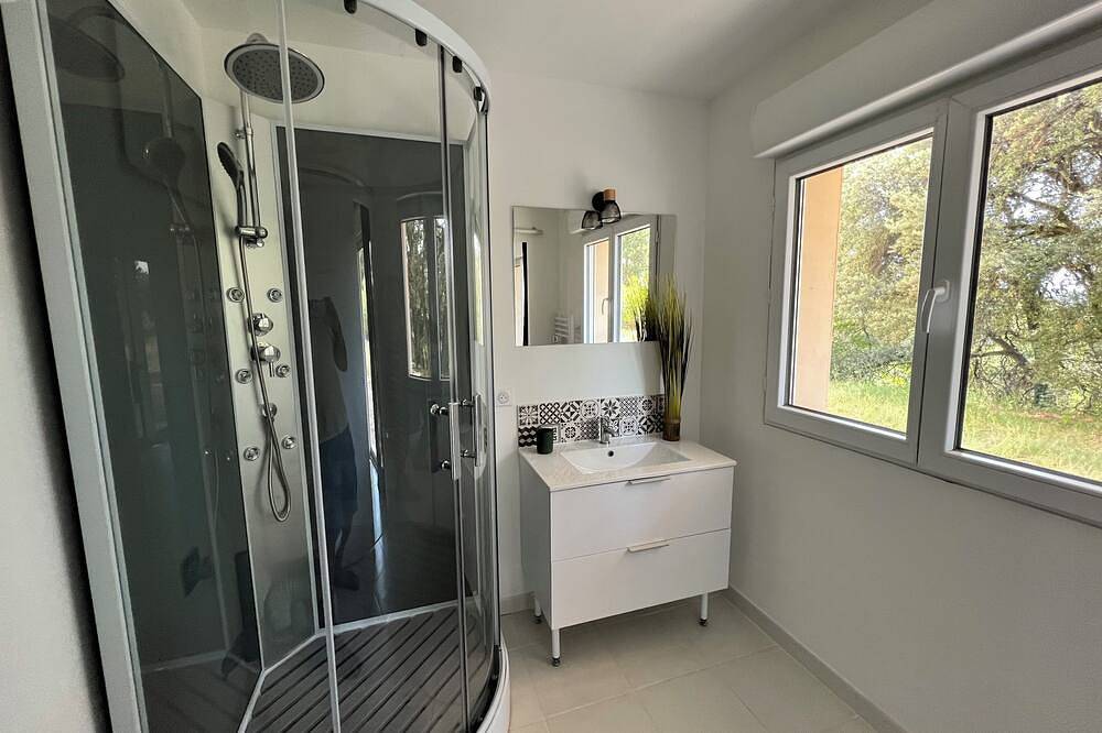 Appartement entier, Appartement rez-de-chaussée de chaussée entièrement rénové in Mondragon, Vaucluse
