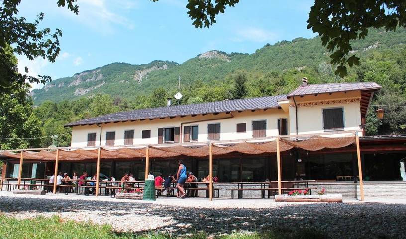 Maison de campagne pour 3 personnes, avec jardin et vue, adapté aux familles à Demonte