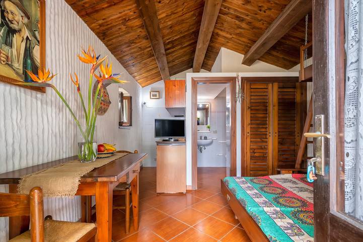 Casa vacanze "La casetta con vista" con vista mare, terrazza e giardino in Pischinazza, Trinità d'Agultu e Vignola