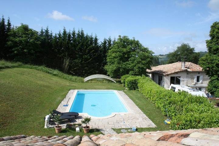 Location de vacances pour 2 personnes, avec jardin et sauna ainsi que jacuzzi et piscine à Castelnau-Montratier - 3