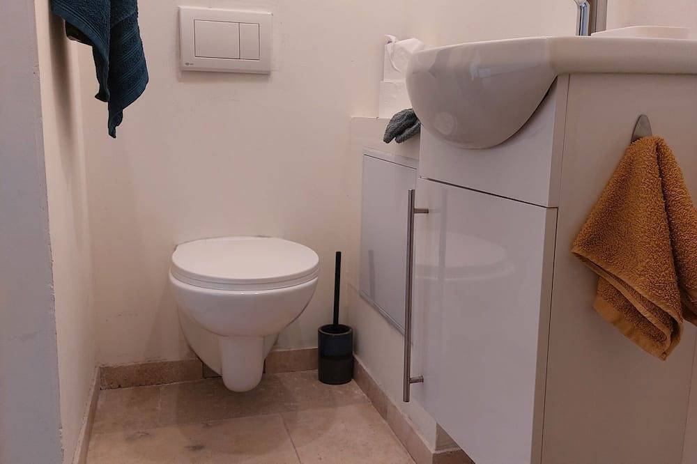 Appartement entier, Grand Studio en Provence (Proche Avignon & Route des Vins) in Roquemaure, Région de Nîmes