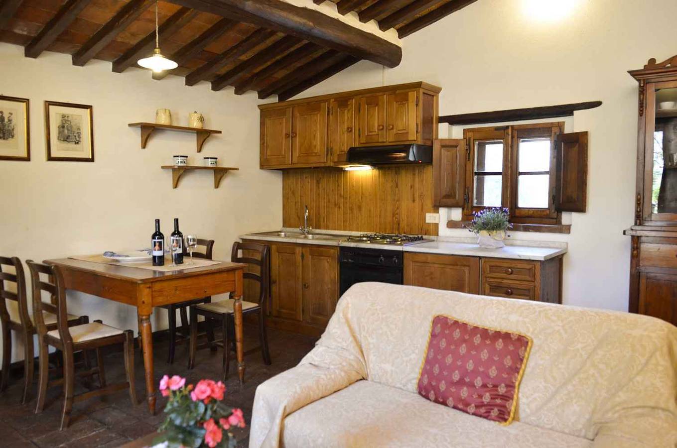 Geheel vakantieappartement, Vakantiewoning met buitenzwembad en Wifi  in Cegliolo, Provincie Arezzo