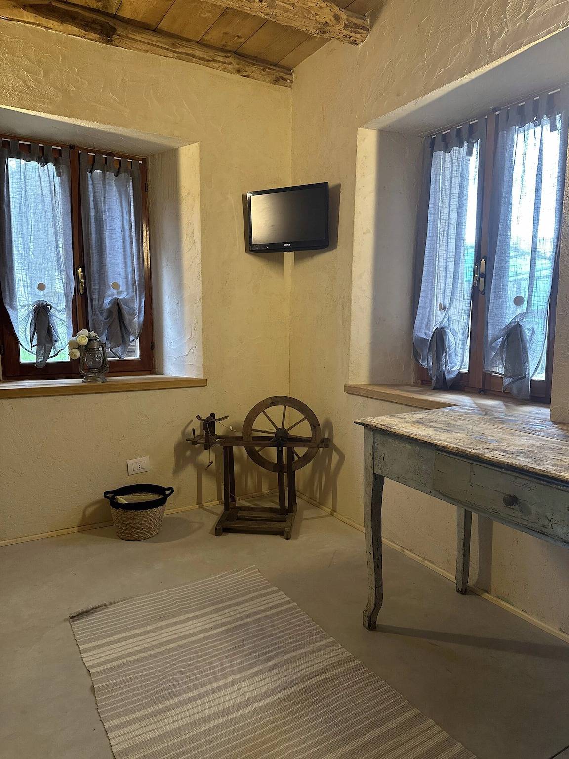 La Finestra sul Grappa - Camera 'Monte Peurna' con vista montagna, terrazza condivisa e Wi-Fi in Seren del Grappa, Provincia di Belluno