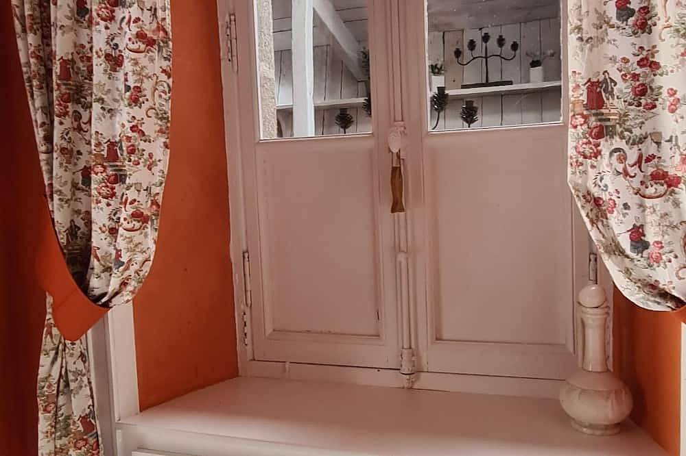 A suite in the French style at Le Château de La Coste in Saint-Julien (Côtes-d'Armor), Côtes-d'Armor