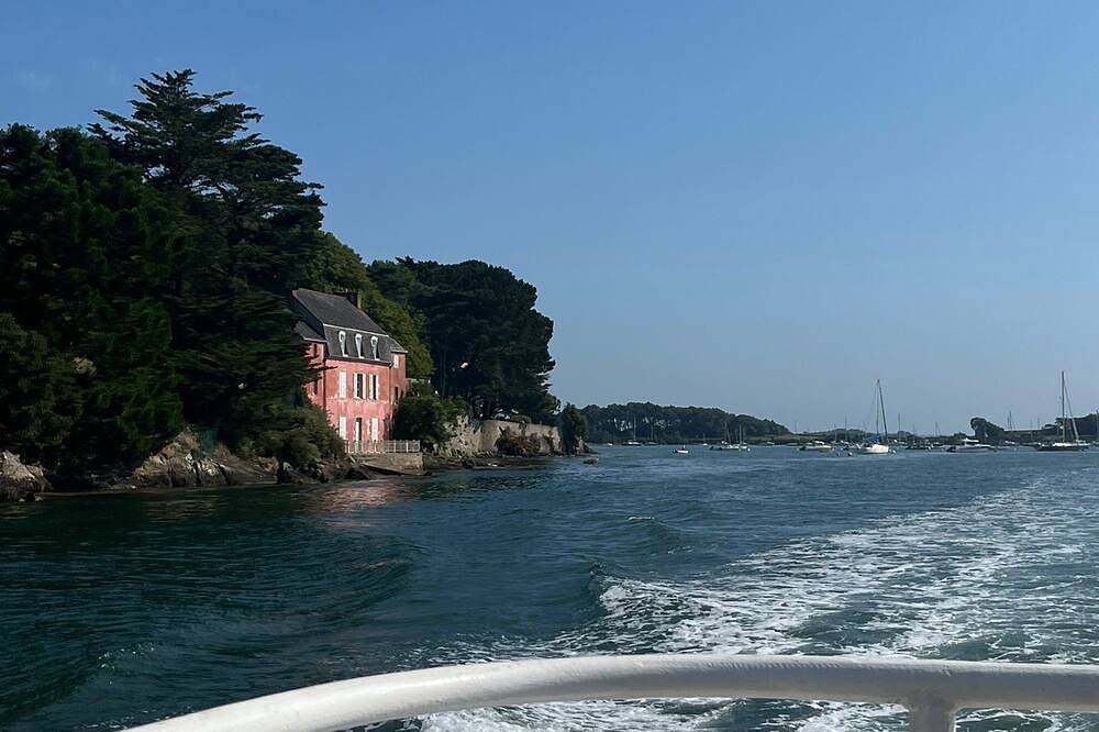 Pretty house in the Gulf of Morbihan in Île-d'Arz, Côte des Mégalithes