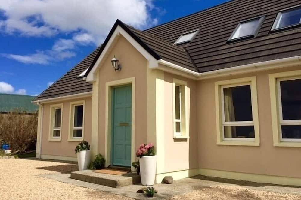 Log Cabin for 8 People in Glenties, County Donegal