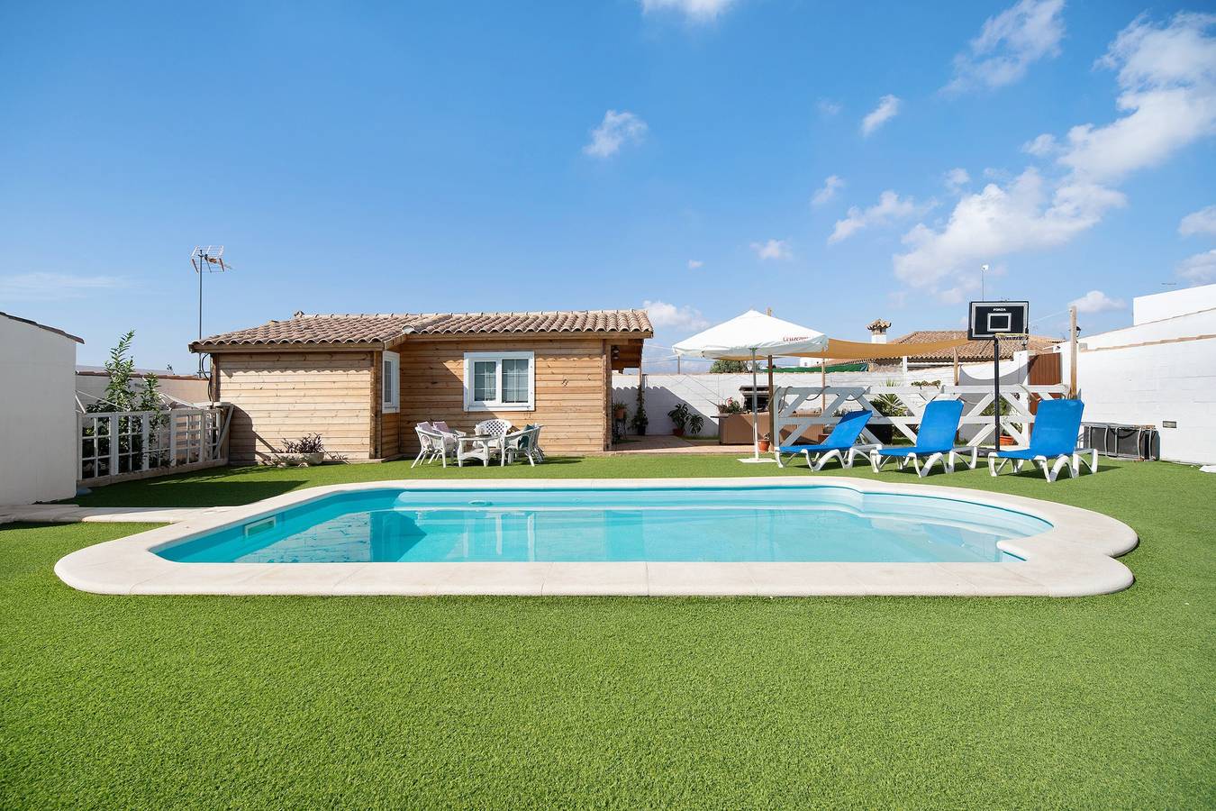 Casa de férias "Villa Fuego" com piscina partilhada, terraço privado e Wi-Fi in Chiclana de la Frontera, Costa de la luz