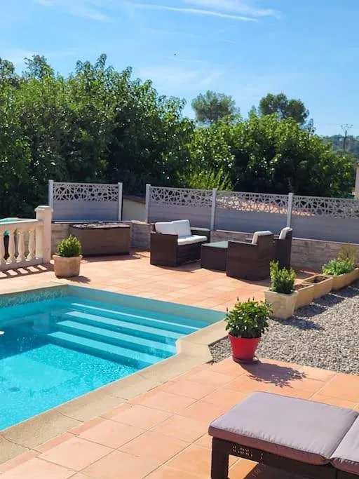 Apartamento de vacaciones para 3 personas, con piscina y jardín - 1