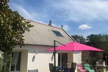Gîte pour 4 personnes, avec terrasse et jardin à Saint-Nic