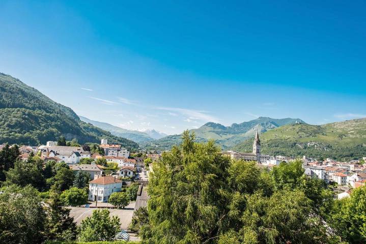 Hôtel pour 4 personnes, avec jardin et piscine dans Gare De Lourdes - 2