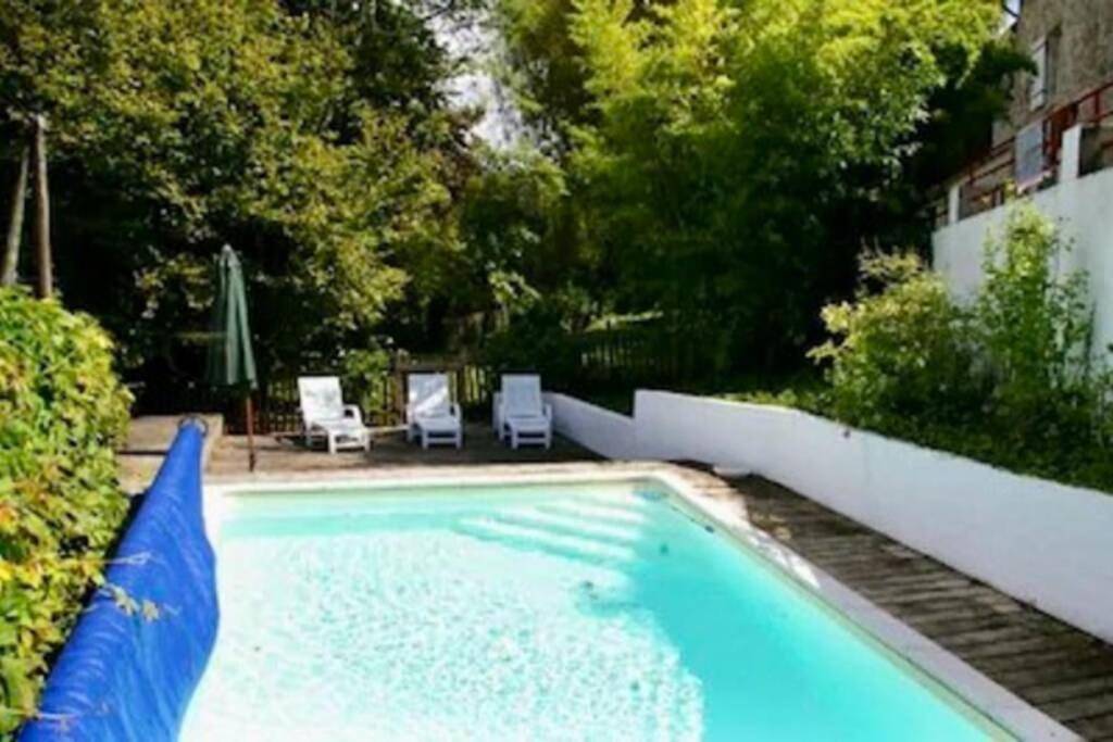 Maison de campagne avec piscine et vue panoramique in Bonneville-et-Saint-Avit-de-Fumadières, Périgord Pourpre