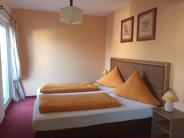 Hotel für 3 Personen, mit Terrasse in Ratingen