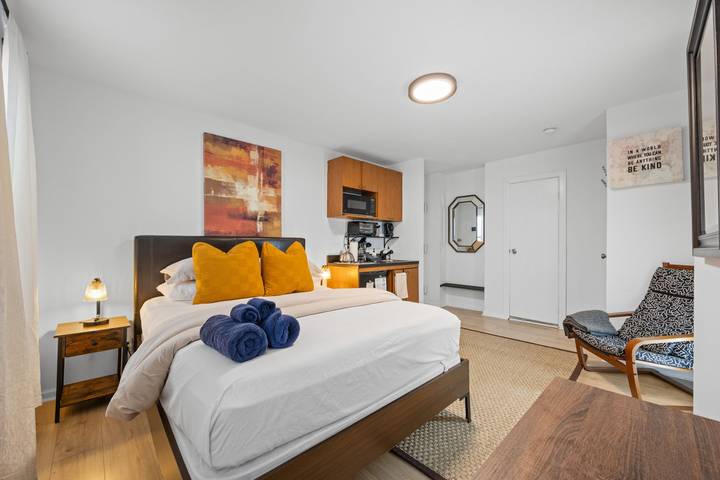 Vacation rental for 2 people, with pets in Hell's Kitchen