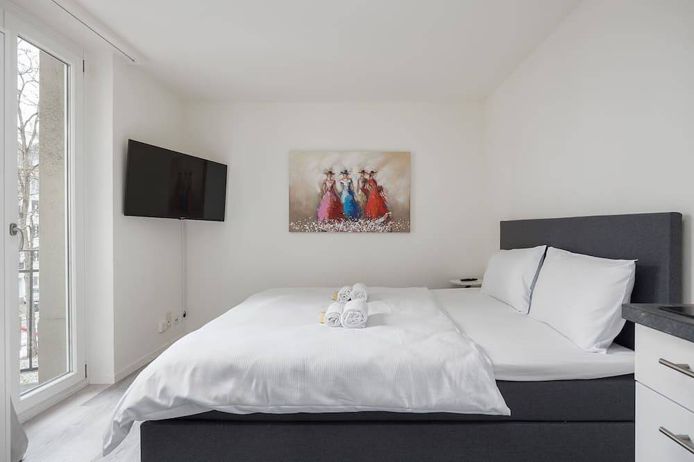 Ganze Wohnung, Urban Oasis with Queen Bed and City View (Be-39) in Zürich, Bezirk Zürich
