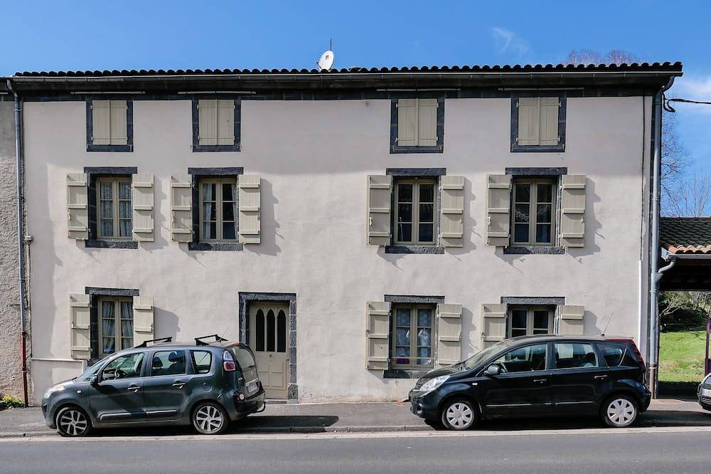 Großes Familienhaus mit umzäuntem Garten – Schlossblick – nahe Vulcania in Pontgibaud, Regionaler Naturpark Volcans d'Auvergne