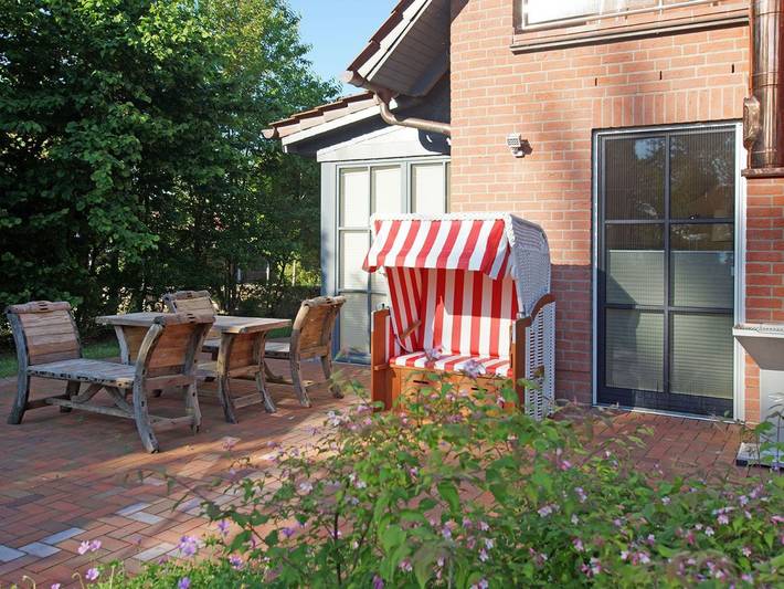 Ferienwohnung für 2 Personen, mit Terrasse und Garten sowie Sauna und Seeblick in Dobin am See