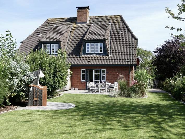 Haus Utmar (links) in Nordfriesische Inseln (Schleswig-Holstein) (Schleswig-Holstein), Nieblum