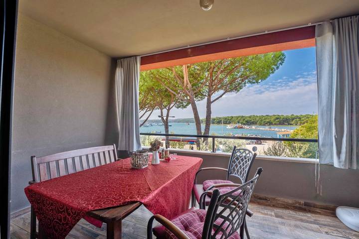 Ferienwohnung für 4 Personen, mit Balkon und Terrasse sowie Garten in Pula-Medulin