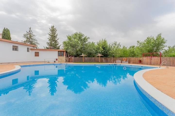Ferienhaus für 5 Personen, mit Balkon und Terrasse sowie Garten und Pool