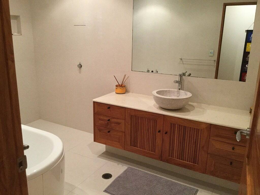 Balinese Resort Style House, Meerblick, Pool mit Nasskante in Mackay Region