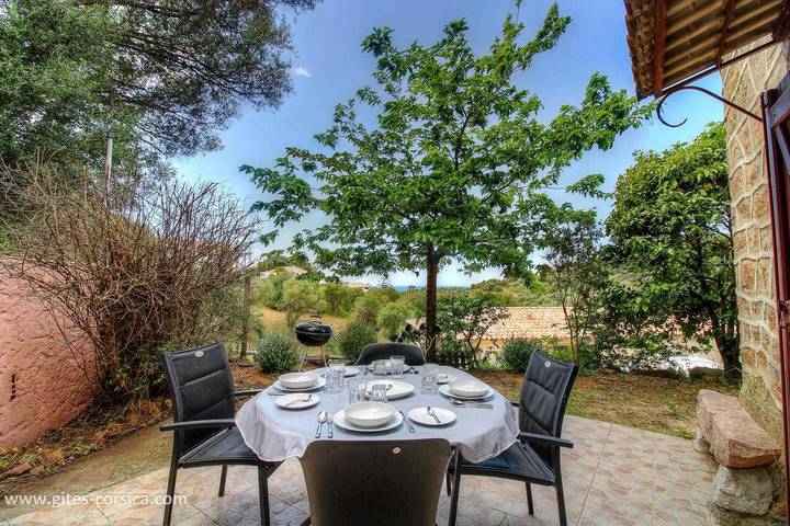Gîte pour 4 personnes, avec Terrasse ainsi que Jardin et Vue