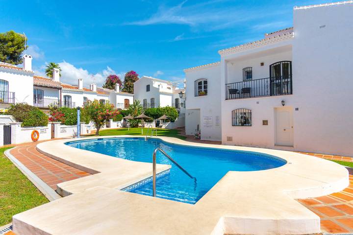 Finca für 6 Personen, mit Terrasse und Garten sowie Pool in Nerja