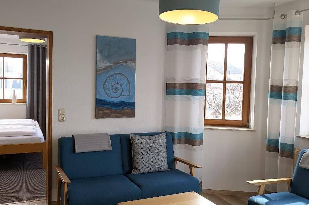 Ganze Wohnung, Gemütliche 50qm Ferienwohnung mit Balkon, kostenloses Parken und Wlan, Frühstücksbuffet, voll ausgestattete Küche in Nordheim am Main, Fränkisches Weinland