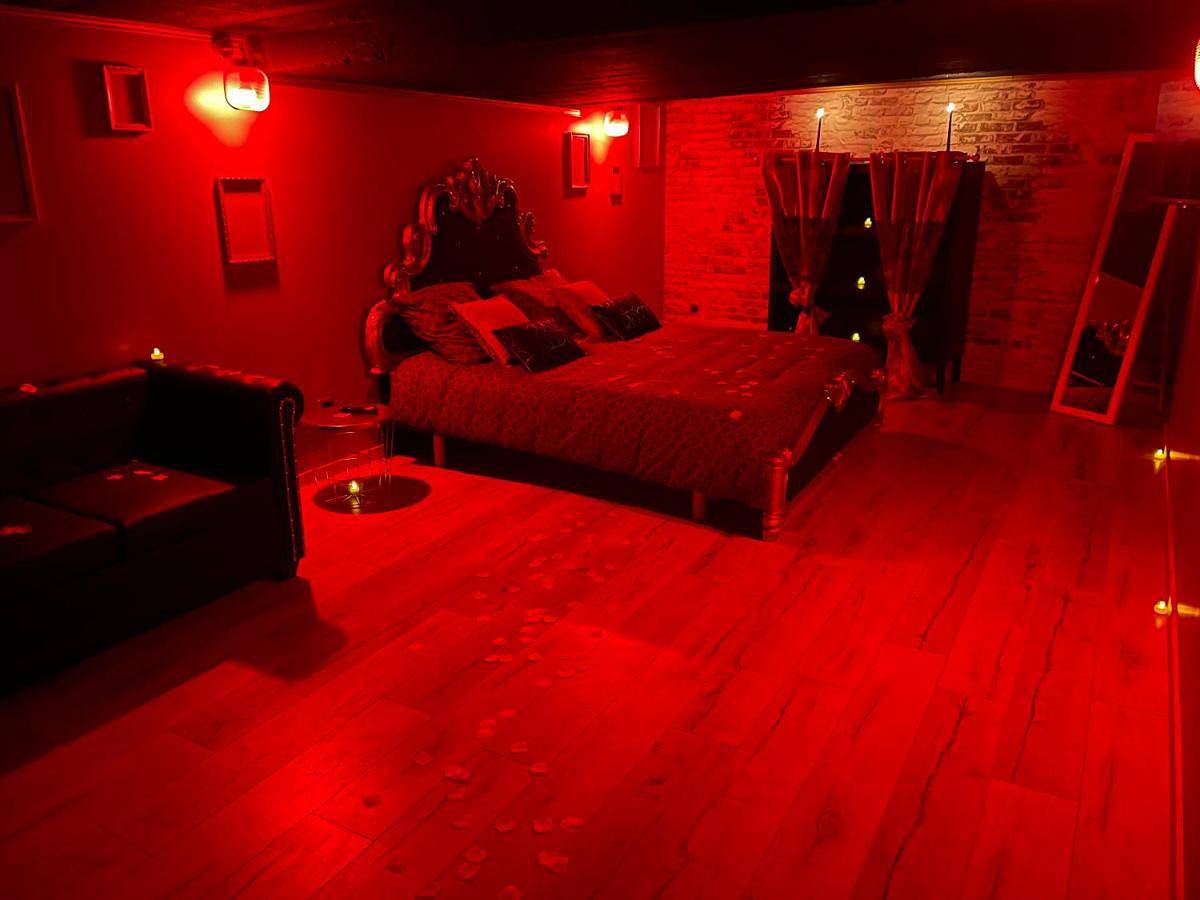 King Room with Spa Bath in Calais, Région de Calais
