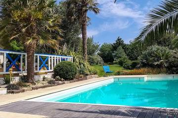Gîte pour 8 personnes, avec terrasse ainsi que sauna et jardin dans Plage Trez Malaouen