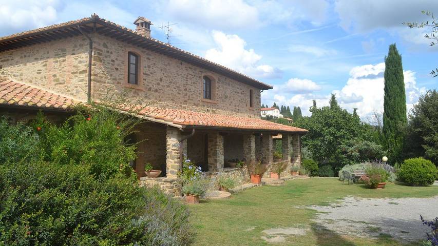 Casa vacanza per 16 persone, con piscina e giardino in Castel del Piano