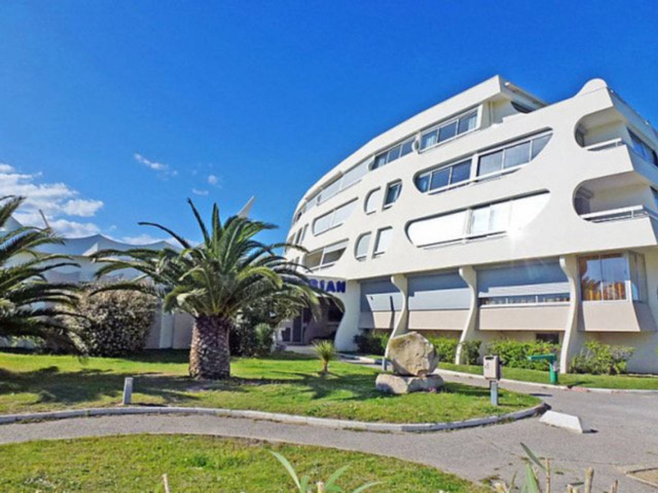 Appartement entier, Appartement rénové avec piscine, plage et parking au Grau-du-Roi in Port Camargue, Le Grau-du-Roi