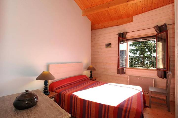 Location de vacances pour 6 personnes, avec Balcon et Terrasse ainsi que Jardin et Vue à Jujols - 4