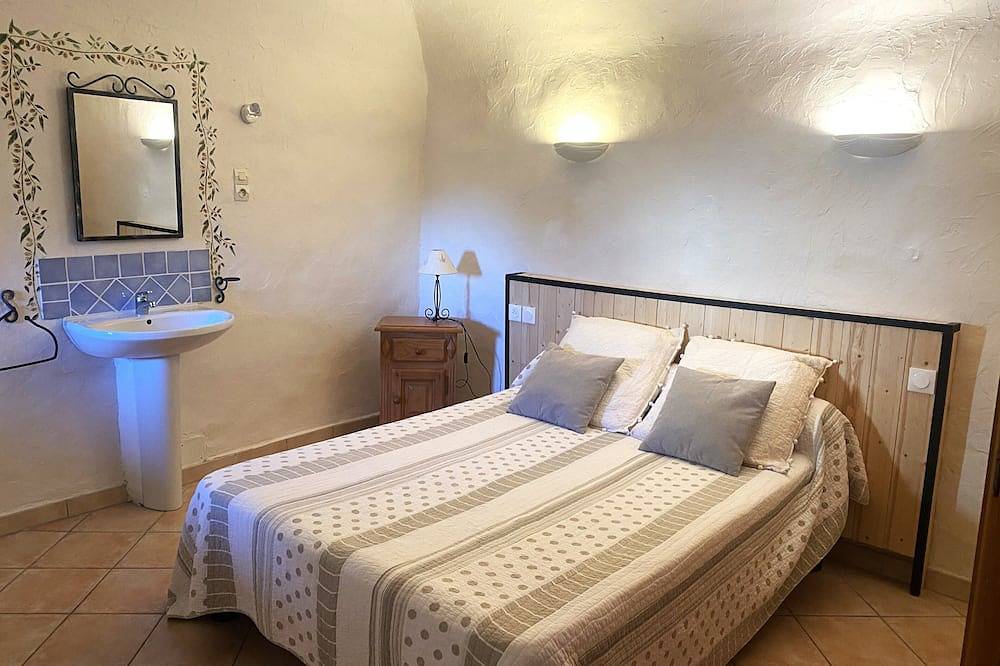 Appartement entier, Location vacances en Ardèche méridionale pour 6 personnes in Aubignas, Privas (arrondissement)