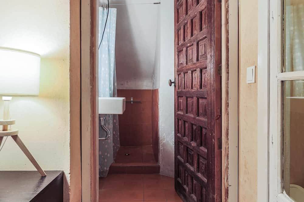 Entire apartment, The house of the restoration architect Aire in Casco Antiguo, Sevilla