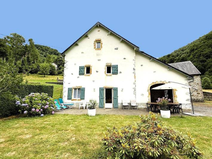 Gîte pour 8 personnes, avec jardin et terrasse dans vallée d'Aspe