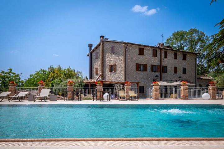 Casa de familia para 2 personas, con piscina además de jardín y vistas - 1