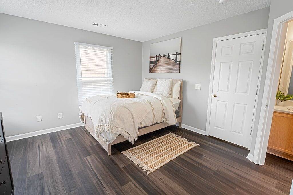 3-5 Mins from Downtown Cozy Clean & Newly Renovated 2 level Home in Greensboro, Guilford County