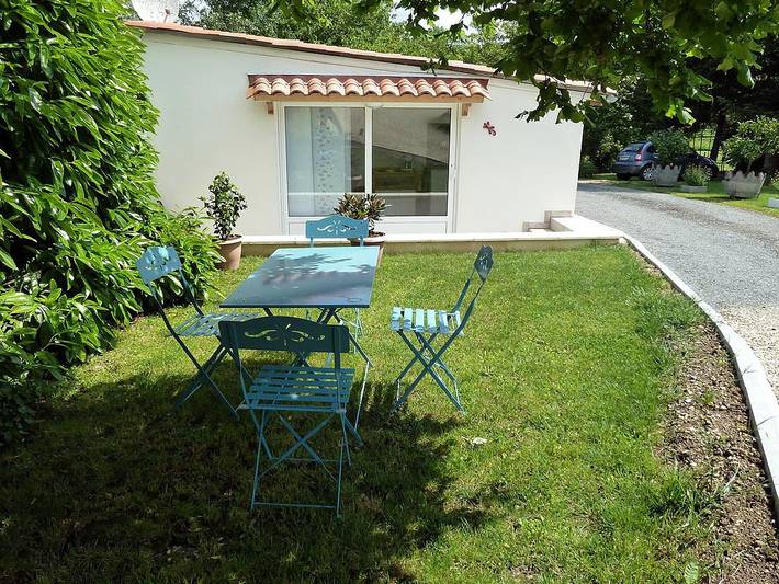 Chambre d’hôte pour 2 personnes, avec jardin, animaux acceptés à Saint-Aulaye