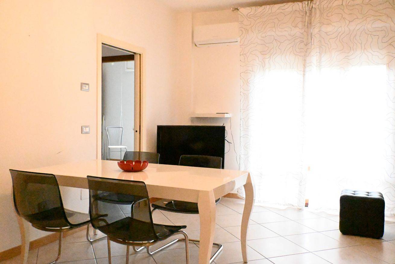 Apartamento entero, P060 – Porto Recanati, Comfortable Three-Room Apartment with Parking in Costa Adriatica Marcas