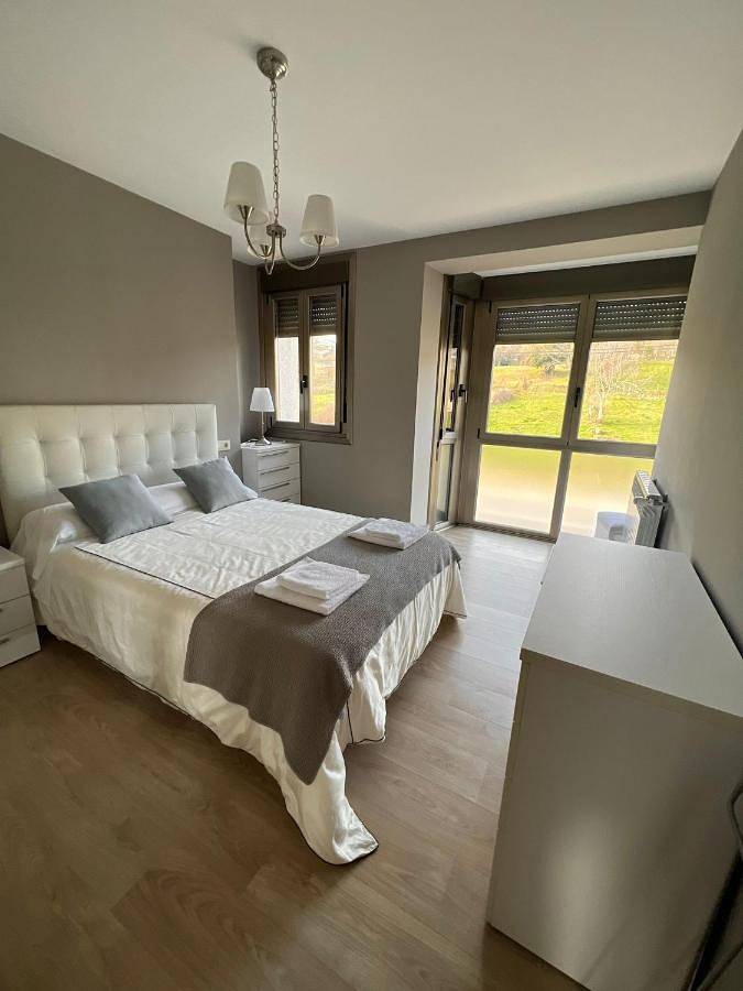 Three-Bedroom Townhouse in Sas de Penelas, Castro Caldelas