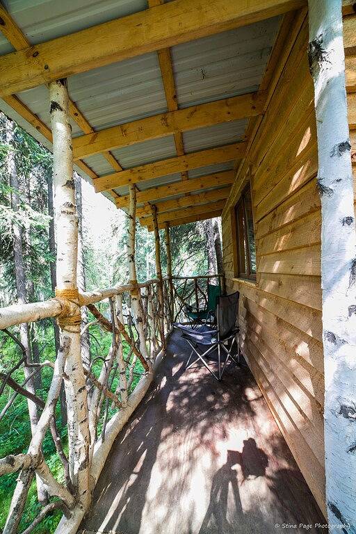 Time for adventure. Sleep in a treehouse. 5 minutes from the airport & downtown! in Fairbanks, Fairbanks North Star