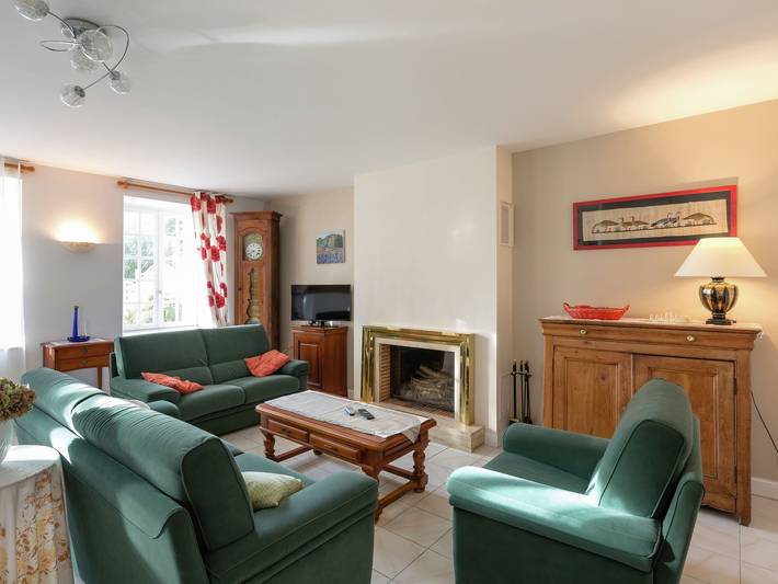 Gîte pour 6 personnes, avec jardin et terrasse à Lanrelas
